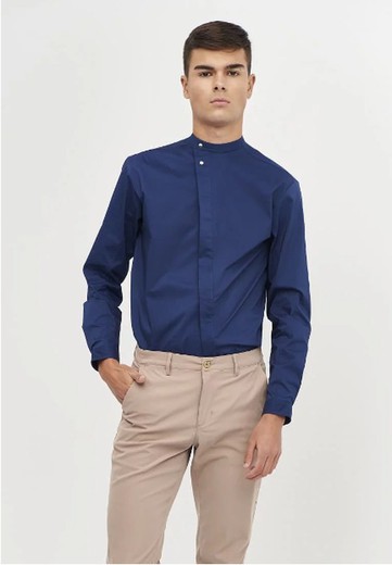 Chemise homme blanche ou bleue fermeture en biais