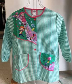 Robe avec boutons et poignets élastiques