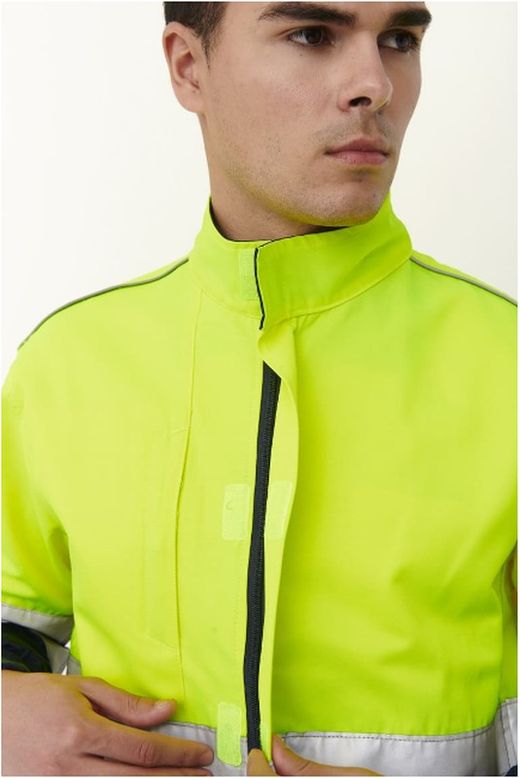 Cazadora AV Confort Fit varios colores