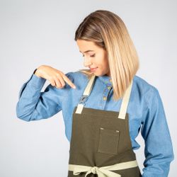 Delantal peto hebilla enlazada colores