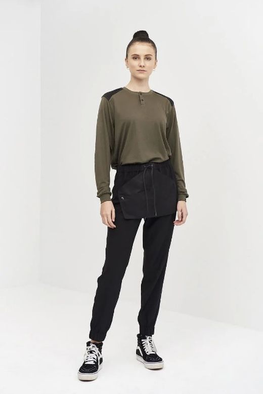 Pantalón Jogger con delantal negro