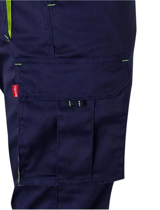 Pantalón multibolsillo marino con detalles fluor